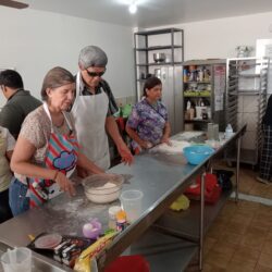 Mediante cursos de cocina y repostería, apoya ICATEC la inclusión de personas invidentes