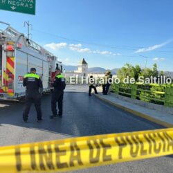 Muere motociclista tras derrapar y estrellarse contra barandal de puente