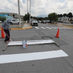 Va Javier Díaz por un Saltillo más seguro; refuerza señalización urbana1