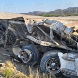 Vuelca tráiler cargado de cerveza en la Saltillo-Torreón; se registra rapiña3