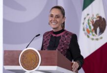 Asegura Sheinbaum que recicla su ropa
