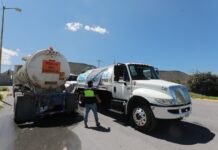 Continúa apoyo con pipas en diversos sectores de Saltillo