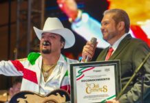Los Dos Carnales ponen a cantar y bailar a Ramos Arizpe