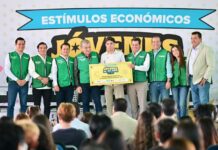 Miguel Riquelme destaca confianza en los jóvenes y entrega apoyos para estudiantes de Torreón