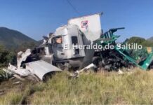 Muere transportista tras ser atropellado mientras reparaba su unidad en la 57