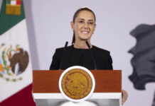 Sheinbaum advierte que firmas de EU no pueden cobrar a deportados sin permiso en México