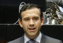 Gabriel Elizondo busca que ninguna familia pase hambre mientras cuida a un paciente hospitalizado