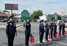 Concientiza Comisaría a automovilistas en cruceros viales