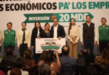 Entrega Manolo créditos y estímulos a jóvenes y mujeres emprendedoras