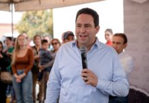 Javier Díaz entrega más obras de pavimento