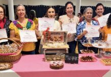 Preservan tradiciones mexicanas con taller de dulces típicos en Ramos Arizpe
