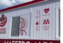 Alfonso Cepeda, senador de Morena y líder del SNTE, promueve su imagen con unidad movil de salud en norte de Coahuila