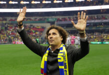 Recibe Guillermo Ochoa emotivo homenaje del América