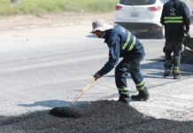 Rehabilita Javier Díaz pavimento en lateral de bulevar Fundadores