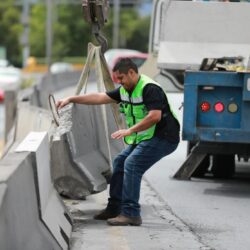 Va Javier Díaz con todo; rehabilita muros de contención en vialidades clave