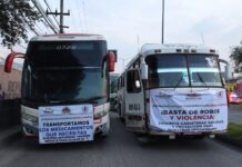Acuerdan transportistas retirar bloqueos de carreteras de México