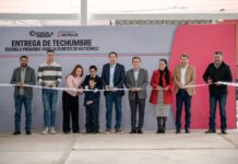 Cumple Javier Díaz compromiso con techumbre en primaria