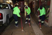 Intensifica Javier Díaz limpieza de banquetas en el Centro Histórico