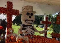 Llenan tumba de El Mencho con cempasúchil por Día de Muertos