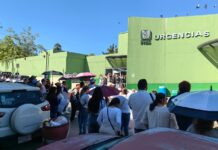 Marchan trabajadores del IMSS en Saltillo, piden incremento al salario y destitución del líder sindical