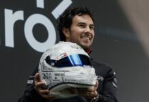Presenta Checo Pérez casco edición GP de México