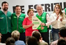 Protegen el patrimonio de 95 familias de Torreón con la entrega de escrituras